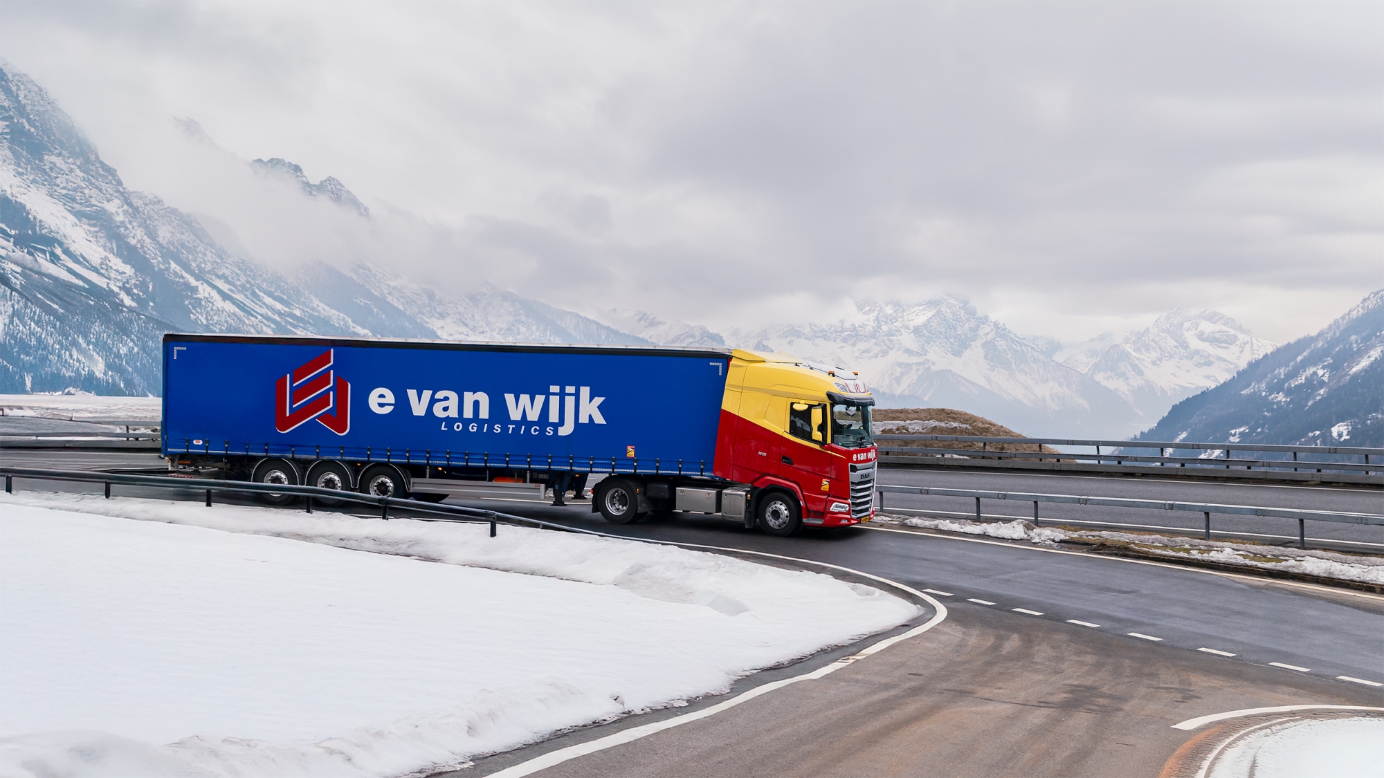 What is 2PL logistics?