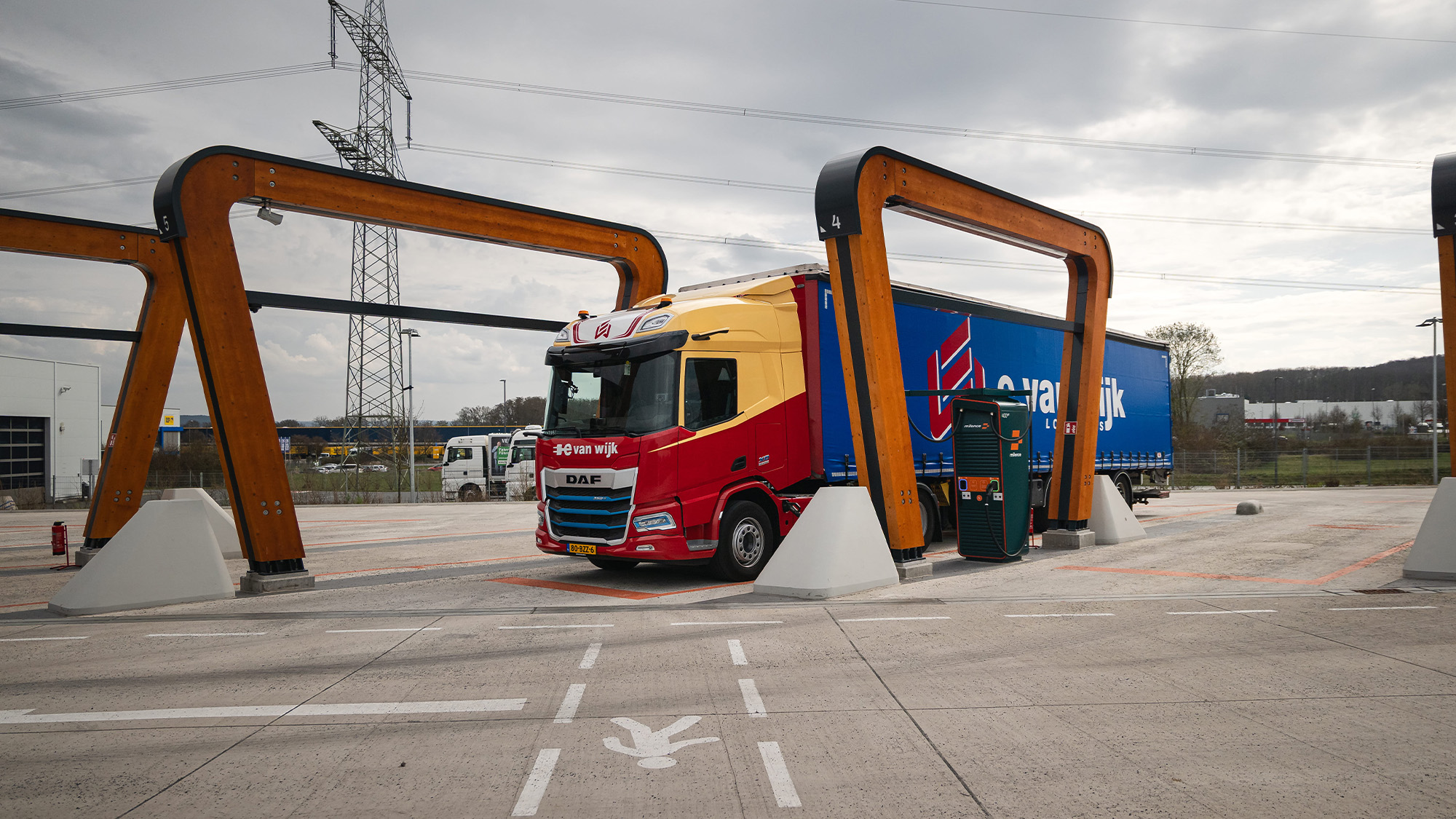 Quality Roofing Systems adopteert elektrische truck bij E. van Wijk Logistics